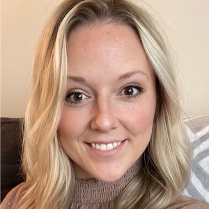 Meet your Posher, Laurisa